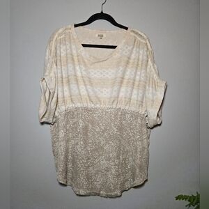 Gimmicks by BKE Boho Lace Detail Mixed Print Top Size Large Beige Cream‎